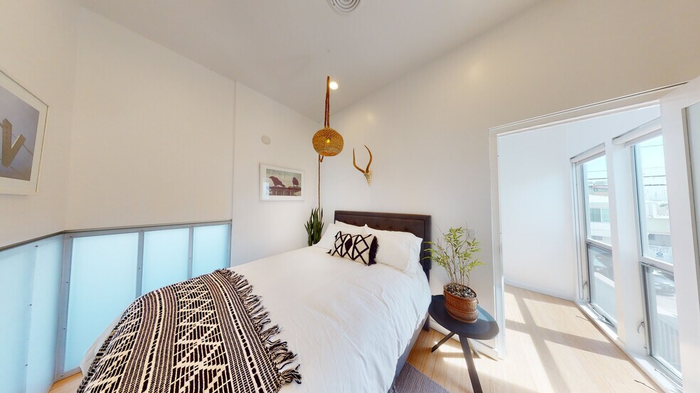 More Photos Of 1410 Pacific Ave, Venice Office For Sale