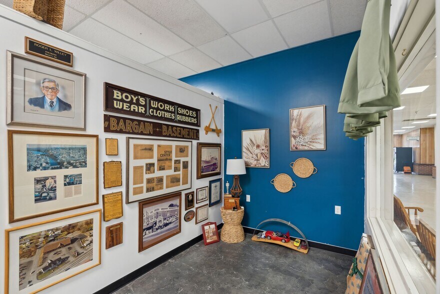 More Photos Of 248 State St, Ellsworth Department Store For Sale
