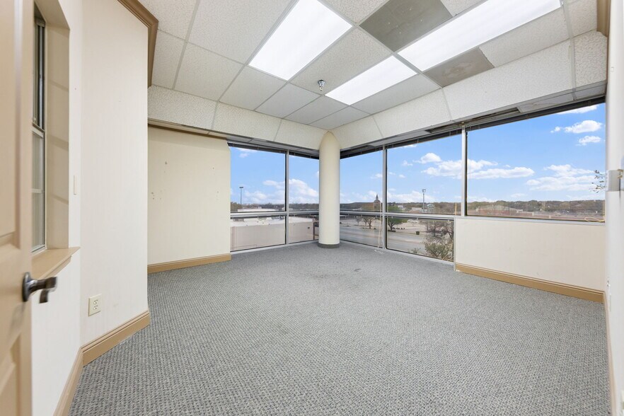More Photos Of 2828 E Trinity Mills Rd, Carrollton Medical For Sale