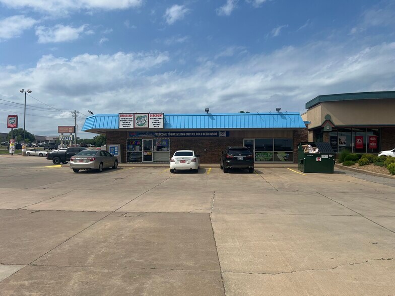 More Photos Of 110-112 S Bryant Ave, Edmond Convenience Store For Lease