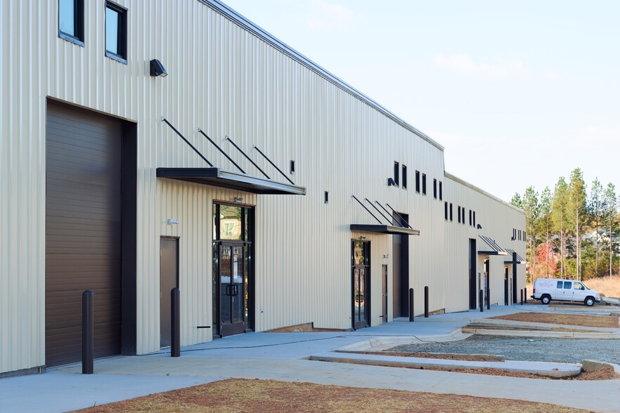 More Photos Of 717 Brigham Rd, Greensboro Flex For Lease