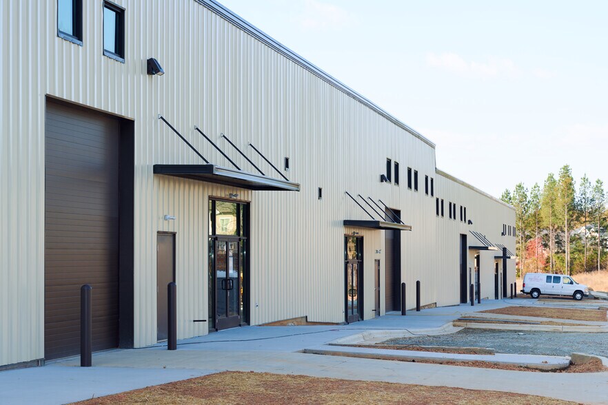 More Photos Of 717 Brigham Rd, Greensboro Flex For Lease