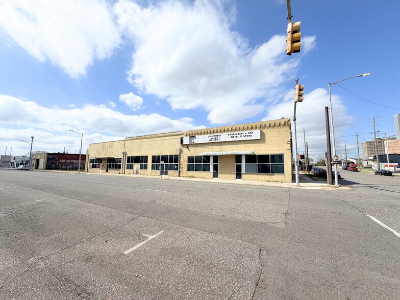 More Photos Of 1530 2nd Ave N, Birmingham Freestanding For Sale
