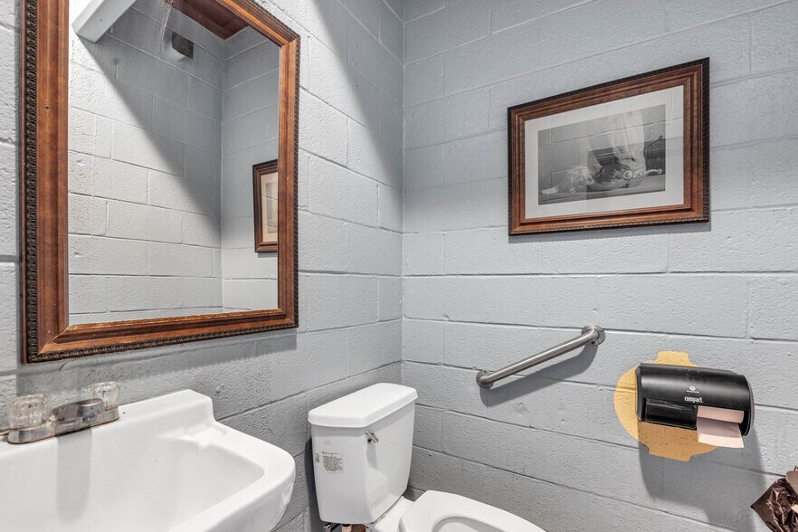 More Photos Of 2201 Kermit Hwy, Odessa Restaurant For Sale