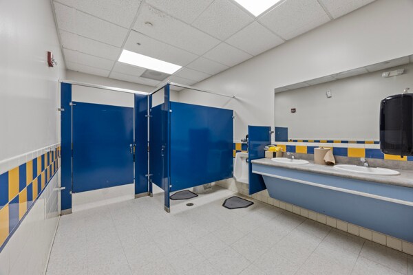 More Photos Of 4520 Military Rd, Niagara Falls Office For Sale