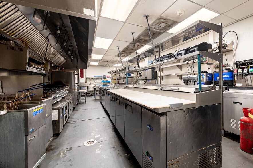 More Photos Of 2020 Belle Chasse Hwy, Terrytown Restaurant For Sale