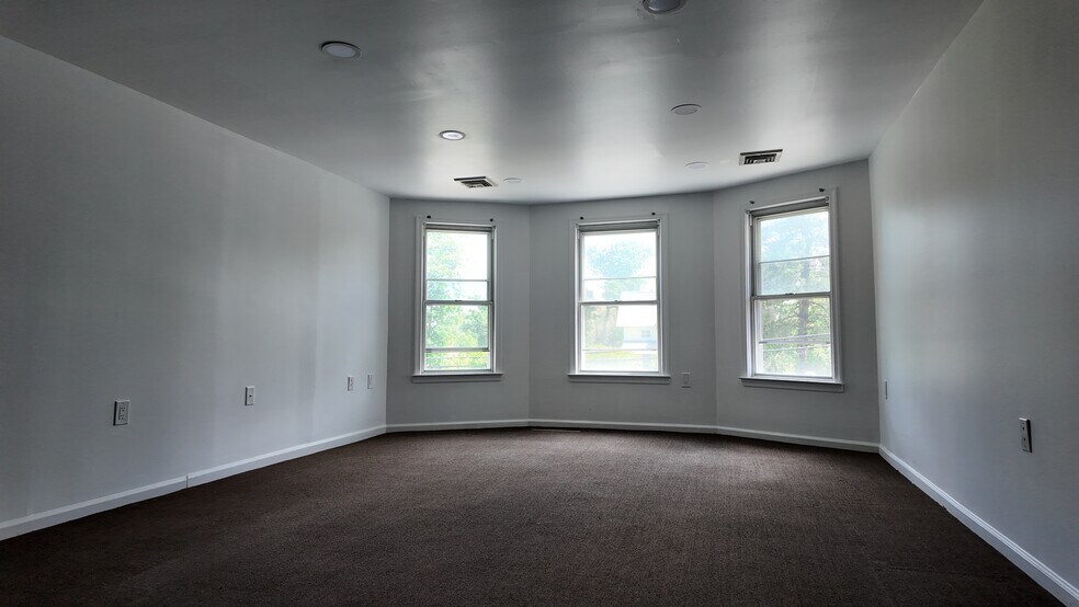 More Photos Of 33 N Main St, Marlboro Office For Lease