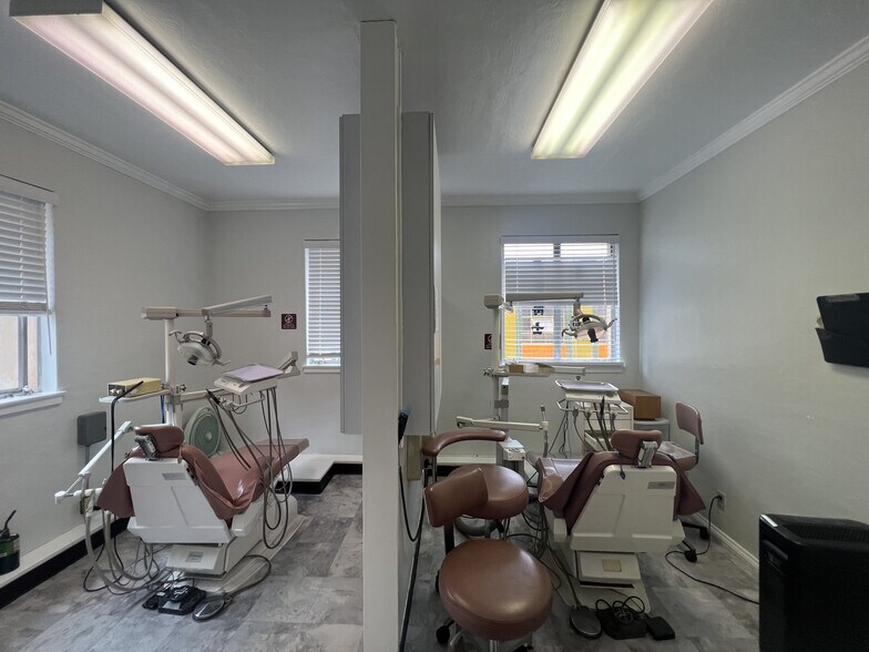 More Photos Of 160 Waverly Pl, San Francisco Storefront Retail Office For Lease