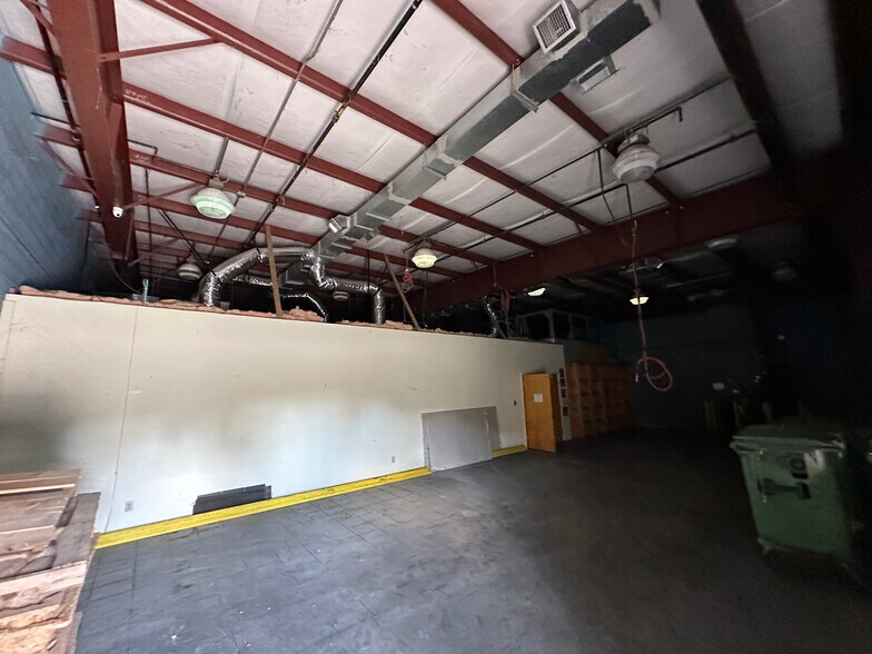 More Photos Of 3200 Wellons Blvd, New Bern Office For Sale