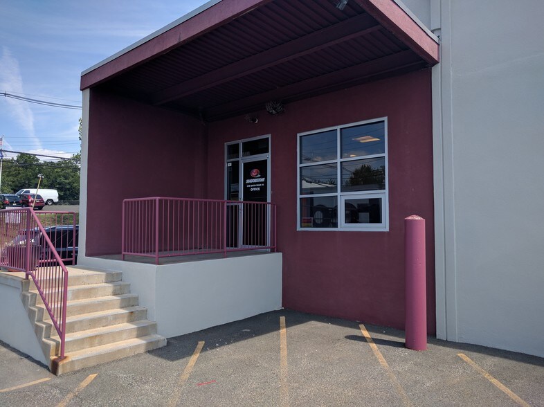 More Photos Of 1 Entin Rd, Clifton Manufacturing For Lease