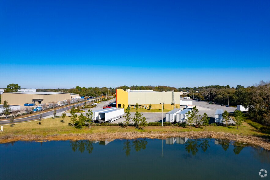 More Photos Of 3850 Anchuca Dr, Lakeland Warehouse For Lease