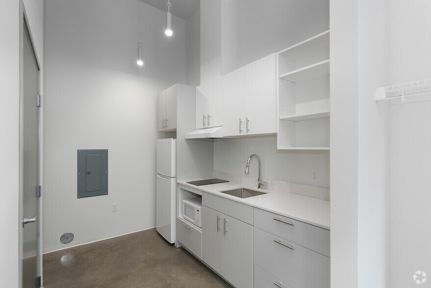 More Photos Of 5460 N Interstate Ave, Portland Apartments For Lease