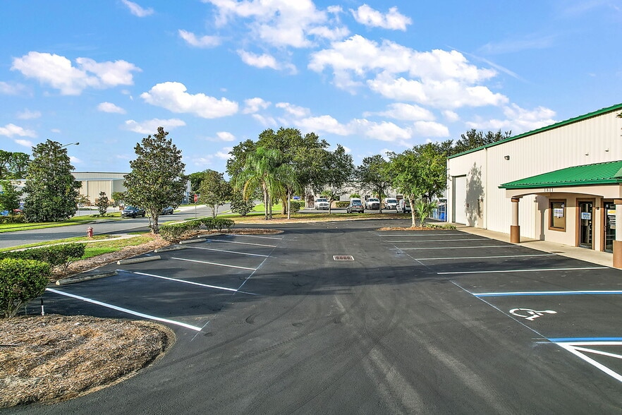 More Photos Of 1811 Greenleaf Ln, Leesburg Warehouse For Lease