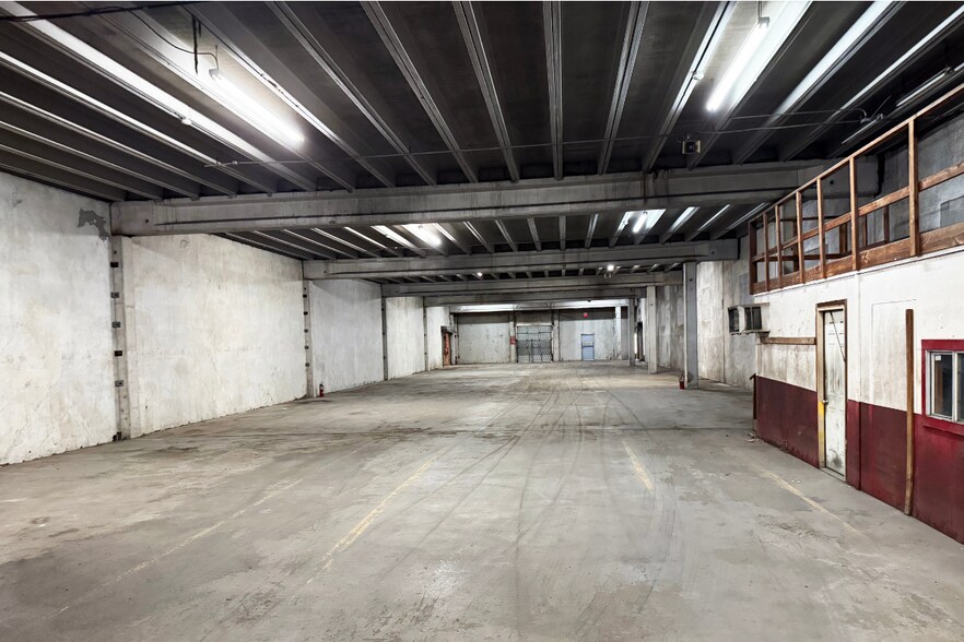 More Photos Of 5702 Armour Dr, Houston Warehouse For Sale