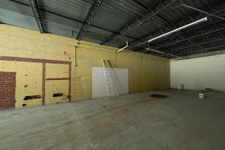 More Photos Of 711-719 N Madison Blvd, Roxboro General Retail For Lease