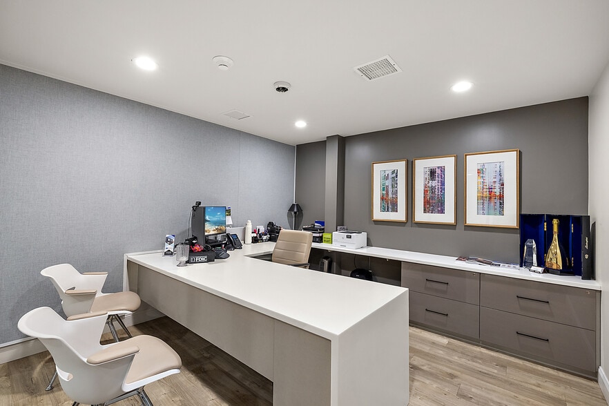 More Photos Of 32500 N Woodward Ave, Royal Oak Freestanding For Sale