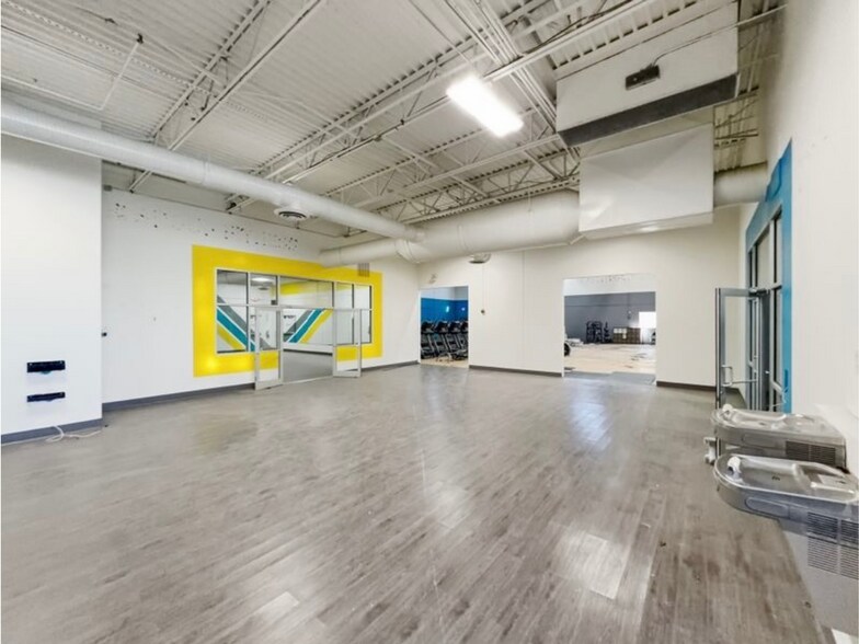 More Photos Of 145 Paragon Ln, El Paso General Retail For Sale