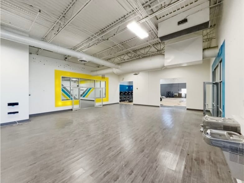More Photos Of 145 Paragon Ln, El Paso General Retail For Sale