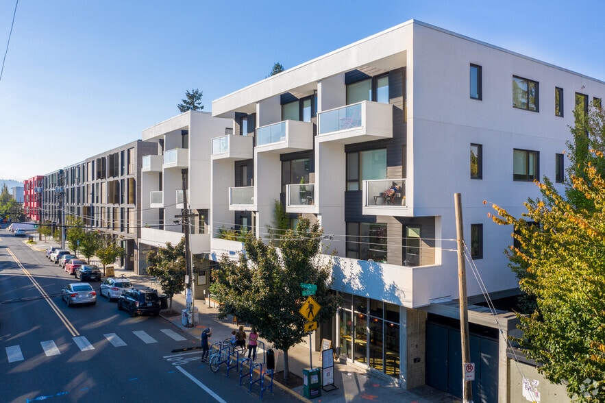 More Photos Of 3330 SE Division St, Portland Apartments For Lease