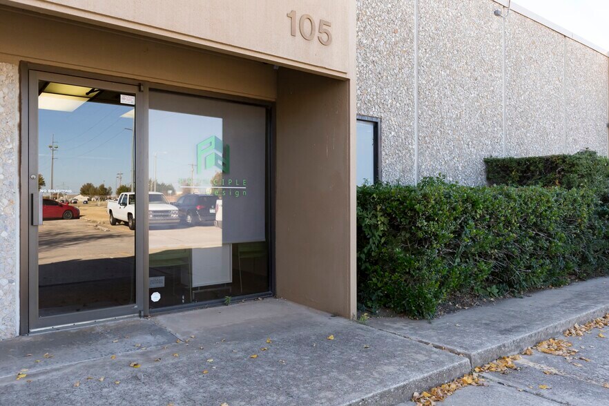 More Photos Of 770 W Rock Creek Rd, Norman Office For Lease