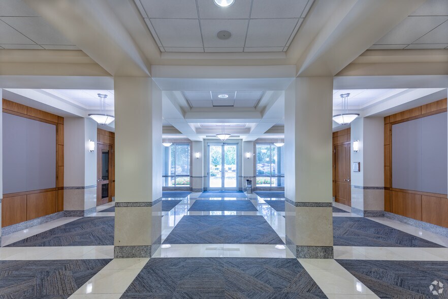 More Photos Of 15801 Brixham Hill Ave, Charlotte Office For Lease