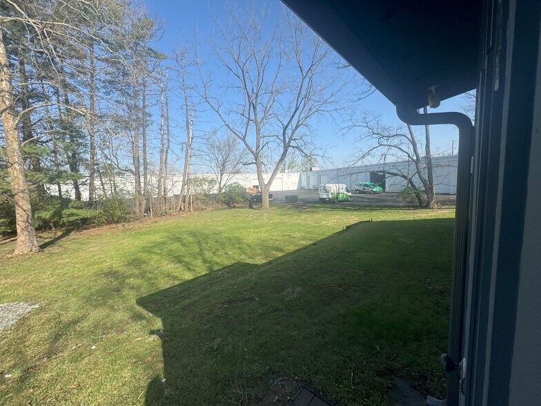 More Photos Of 8420 Masters Rd, Indianapolis Office For Sale