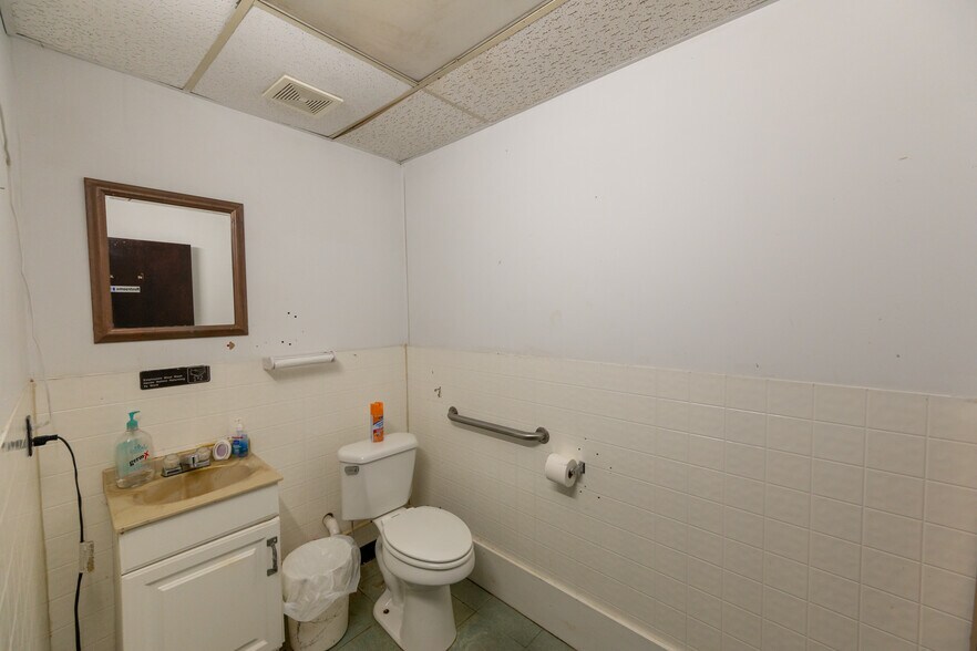 More Photos Of 20310 Main St E, Huntingdon Storefront For Sale