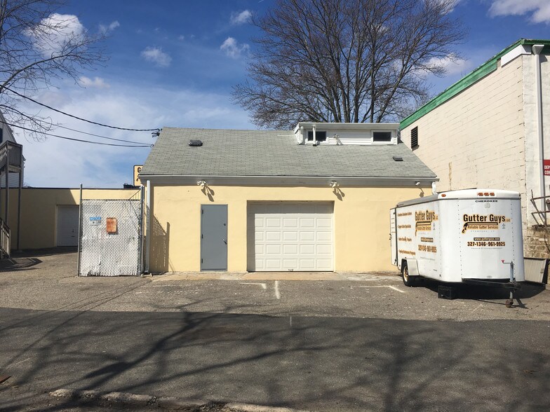 More Photos Of 92 Camp Ave, Stamford Warehouse For Lease