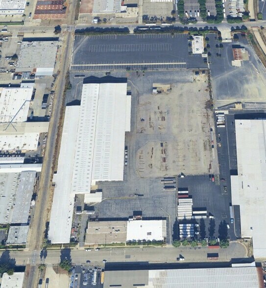 More Photos Of 1301-1345 E Lexington Ave, Pomona Warehouse For Sale