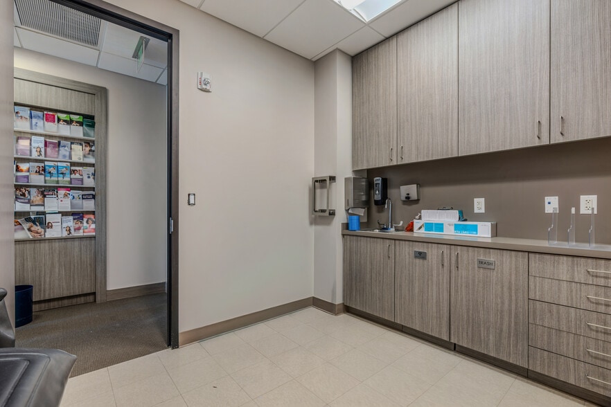 More Photos Of 8950 SW 74th Ct, Miami Office For Lease