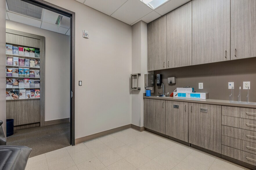 More Photos Of 8950 SW 74th Ct, Miami Office For Lease