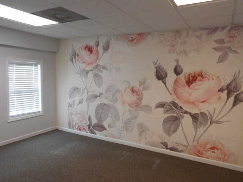 More Photos Of 2325 Jason Industrial Pky, Winston Flex For Lease
