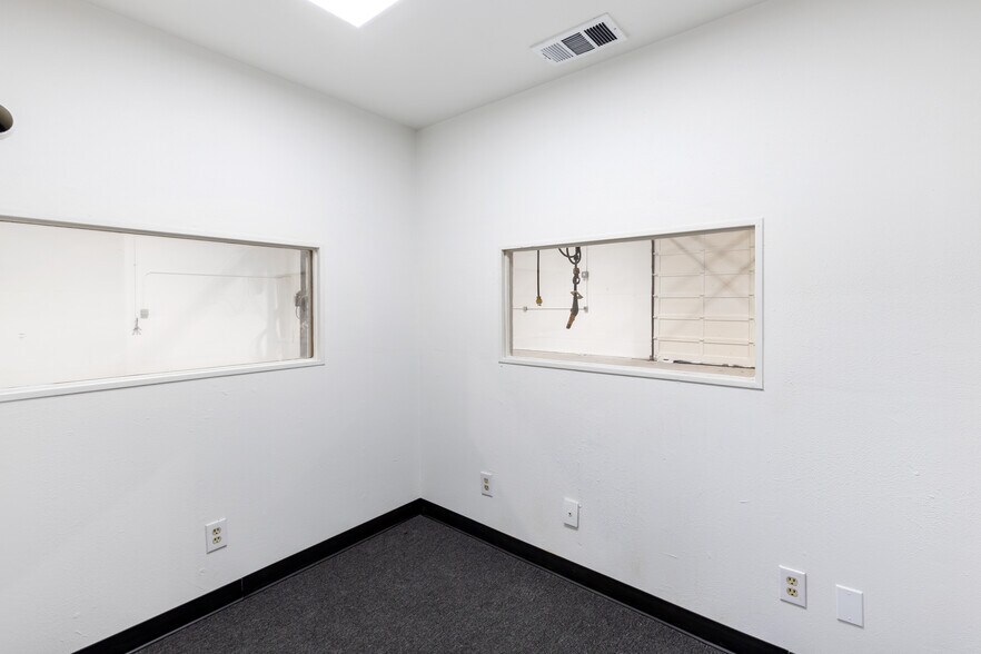 More Photos Of 3623-3625 E Vickery Blvd, Fort Worth Warehouse For Sale