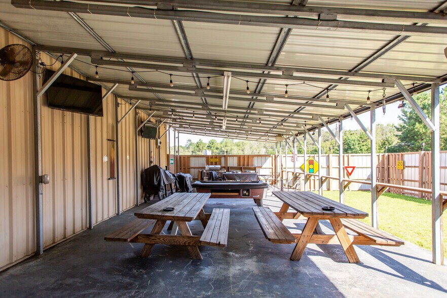 More Photos Of 3005 US Highway 84, Blackshear Storefront For Sale