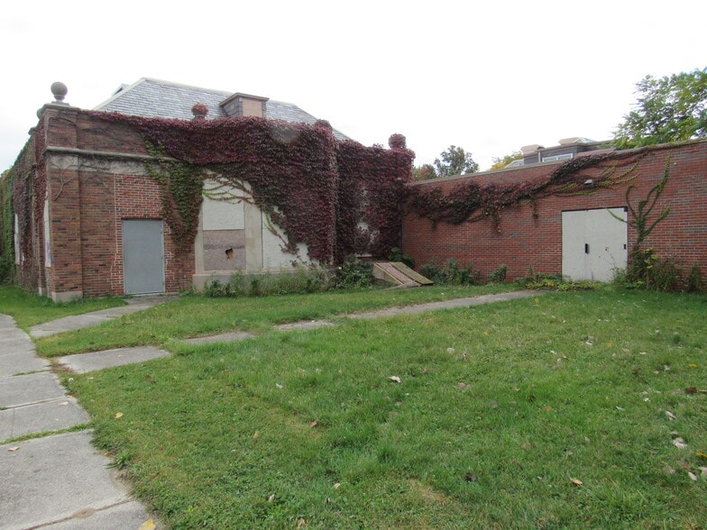 More Photos Of 26755 Ballard Rd, Harrison Township Hospital For Sale