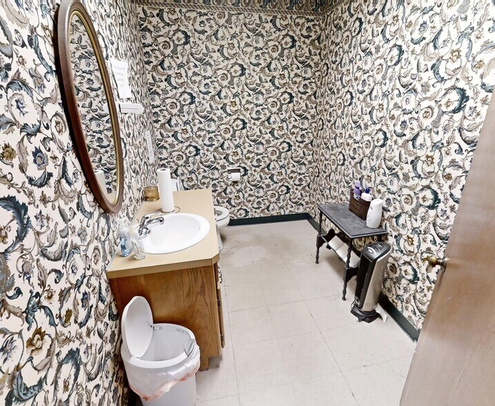 More Photos Of 103-105 103-105 E 27th St, Hays Office For Sale