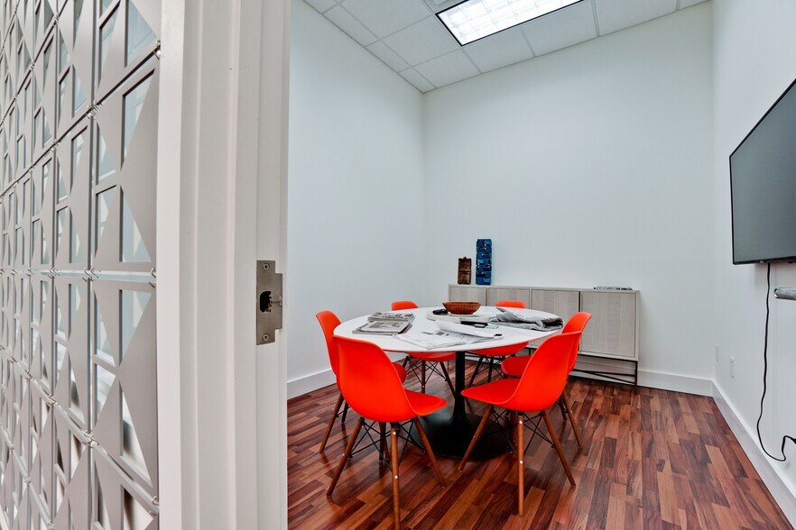 More Photos Of 2170 Main St, Sarasota Loft Creative Space For Sale