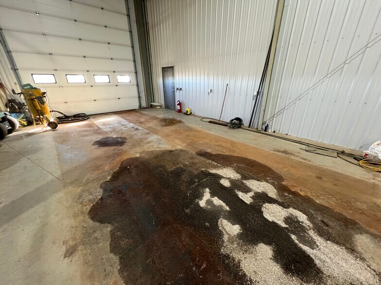 More Photos Of 10661 231 St NW, Edmonton Warehouse For Sale