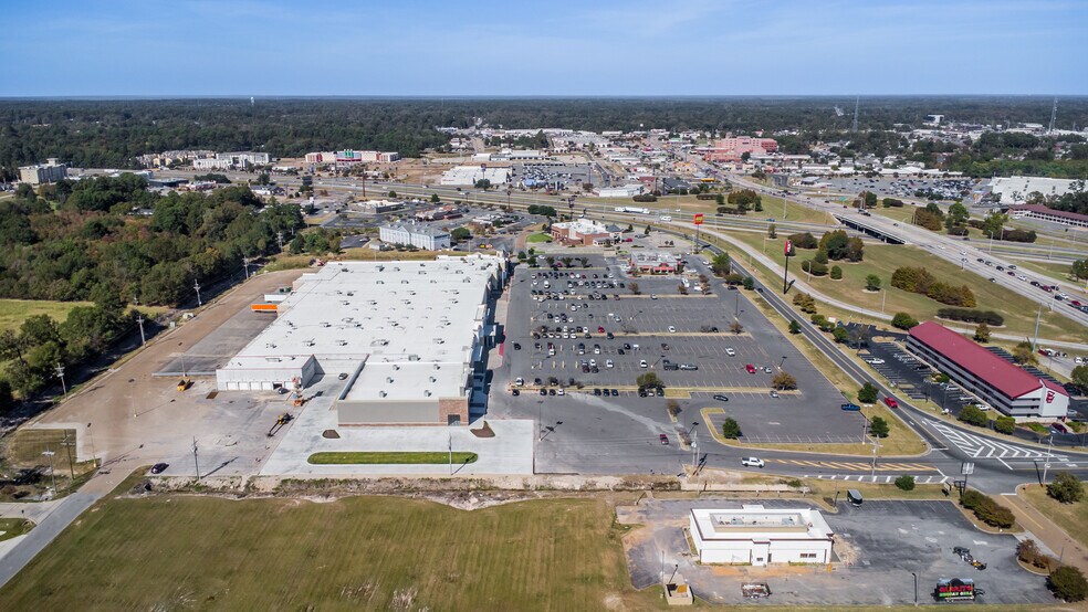 More Photos Of 103 Constitution dr, West Monroe Storefront For Lease