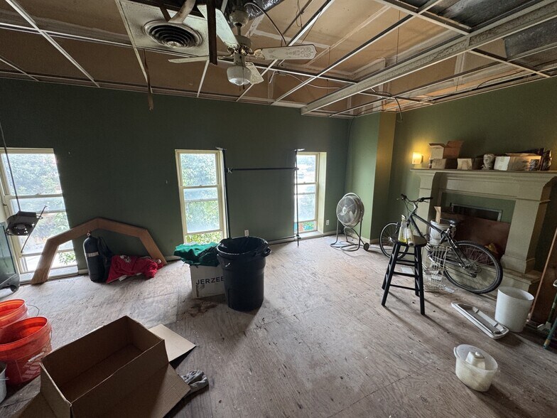 More Photos Of 4112 Pennsylvania Ave, Kansas City Storefront For Sale