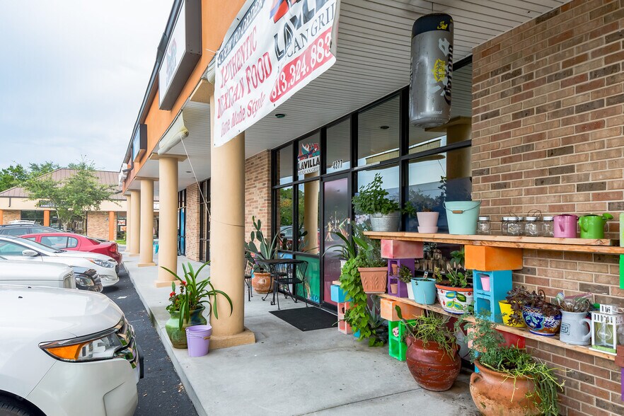 More Photos Of 4325 Lynx Paw Trail, Valrico General Retail For Lease