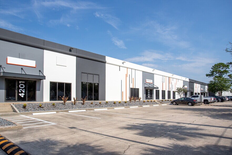 More Photos Of 3827-3843 St Valentines Way, Orlando Unknown For Lease