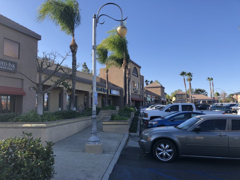 More Photos Of 25261-25269 The Old Rd, Santa Clarita Unknown For Lease