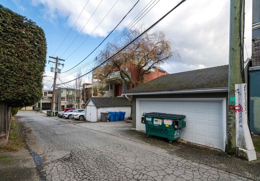 More Photos Of 3335 Dunbar St, Vancouver Freestanding For Sale