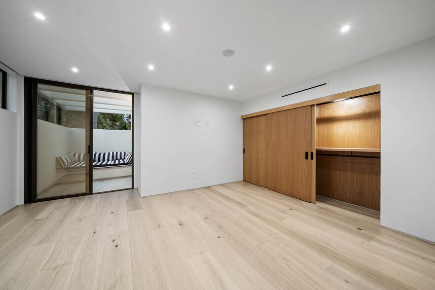 More Photos Of 7372 Fay Ave, La Jolla Multifamily For Sale