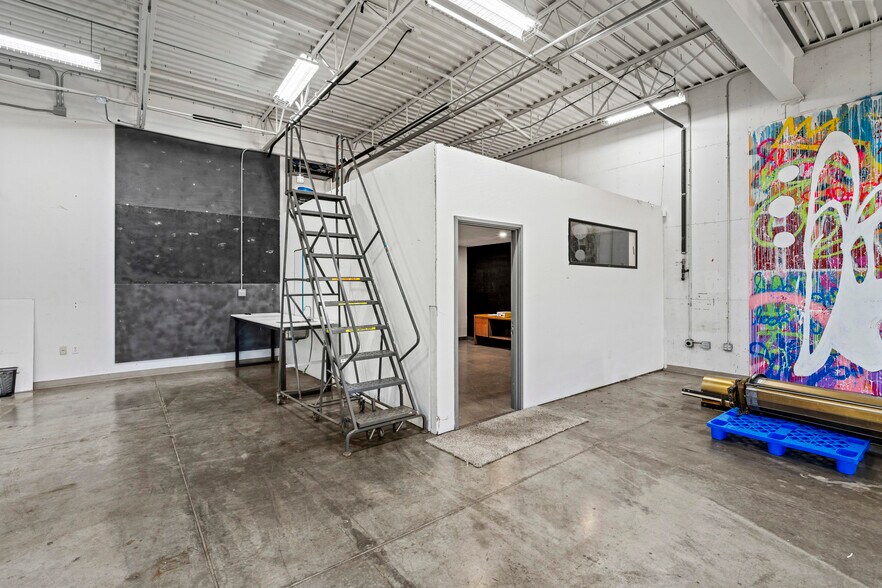 More Photos Of 4731 Industry Dr, Medford Light Manufacturing For Lease