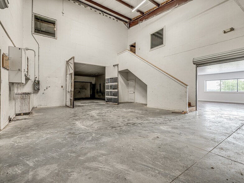 More Photos Of 6355 Boucher Dr, Edmond Showroom For Lease