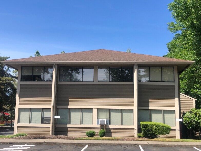 More Photos Of 16455 NE 85th St, Redmond Medical For Sale