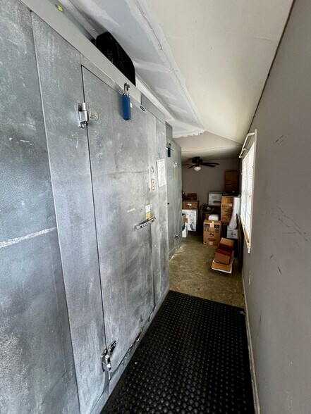 More Photos Of 134 E Market St, Colchester Restaurant For Sale
