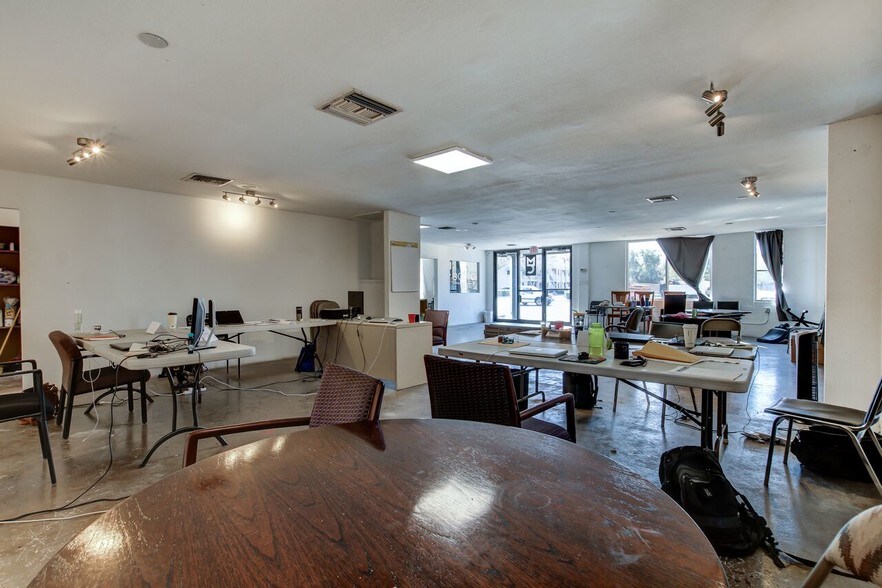 More Photos Of 626 W Indian School Rd, Phoenix Storefront Retail Office For Sale